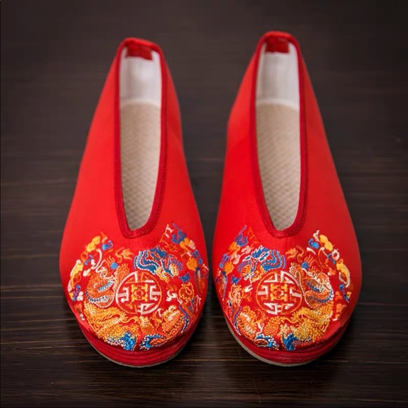 Chinese wedding red shoe with embroidery - Picture 1 of 1